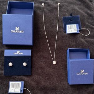 Swarovski Silver Crystal Pendant Necklace with Matching Studs